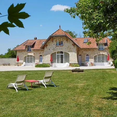 杯托内里香槟住宿加早餐旅馆 Prunay