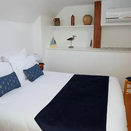 杯托内里香槟住宿加早餐旅馆 Prunay