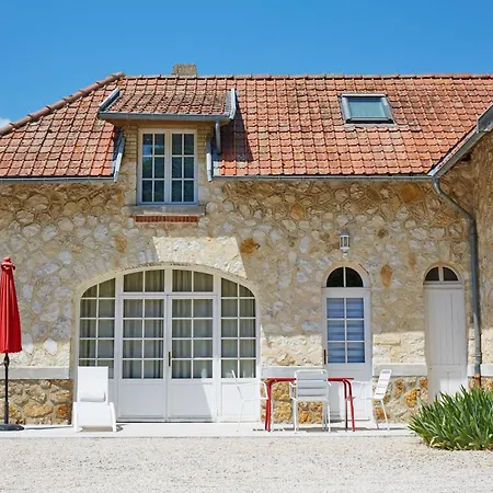 杯托内里香槟住宿加早餐旅馆 Prunay